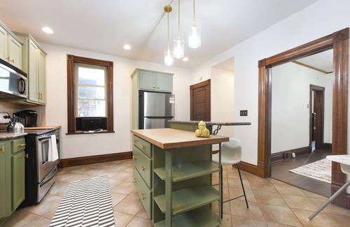 South Side Flats House | 4bd Pittsburgh Escape: BBQ, Games, 10mins to UPitt