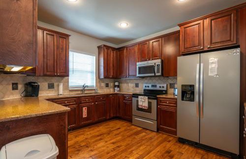 Branson House | 4BD WALK-IN Villa - Large Deck - Golf Course - Pool - FREE TICKETS INCLUDED - V120