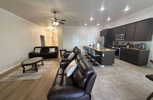 Lubbock House | 4BR/2B Lubbock CompleteHome Stay