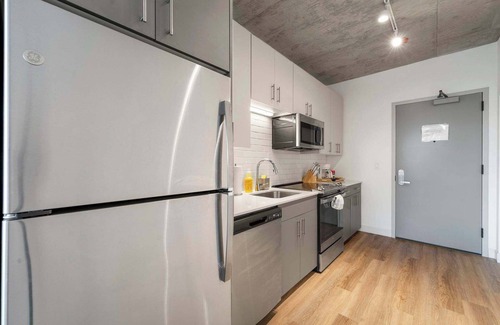 River North Hotel | 4BR City Retreat, Great for Business & Family
