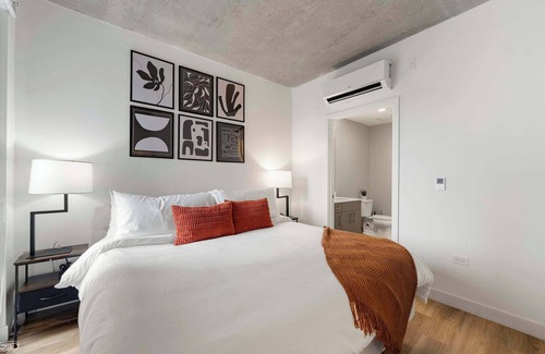 River North Hotel | 4BR City Retreat, Great for Business & Family