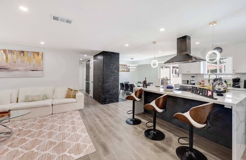 Thousand Oaks House | 4BR Escape - Mtn Views, Private BBQ