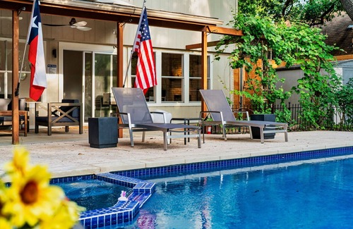 Milwood House | 4BR ~Heated Pool+Jaccuzi+Sauna+PoolTable+Arcades+Karaoke Stage - near Domain