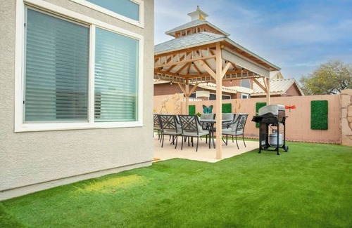 North Las Vegas House | 4BR House w/Pool & Pool Table | Posh Vegas Home