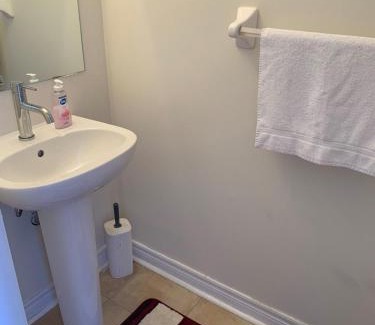 Meadowvale Village Apartment | 4BR Luxury Styled Home 2 parking