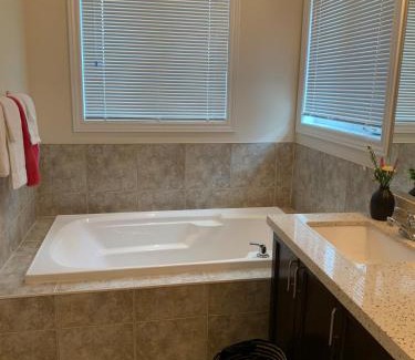 Meadowvale Village Apartment | 4BR Luxury Styled Home 2 parking