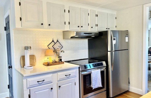 Newbury House | 4BR near Plum Island & Historic Newburyport, sleeps 8