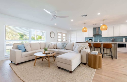 West Bradenton House | ‼️4BR Oasis w/Heated Pool Near Anna Maria Island