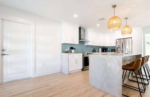 West Bradenton House | ‼️4BR Oasis w/Heated Pool Near Anna Maria Island