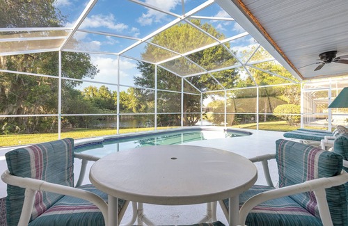 Sunridge Woods House | 4BR sunny retreat with pool, water views, W/D, 10 miles from Disney