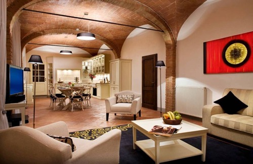 Montespertoli House | 4BR Tuscany’s sun-basked countryside
