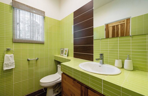 Santa Barbara House | 4BR Villa Close to Beach in Palm Beach Estates