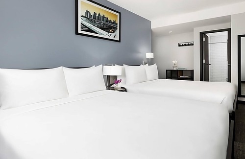 Central New York City Hotel | 4x Deluxe Two Queen Beds Room at OYO Hotel Times Square