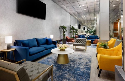 Central New York City Hotel | 4x Deluxe Two Queen Beds Room at OYO Hotel Times Square