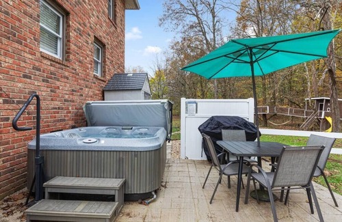 Goodlettsville House | 4x Superhost! Brenda Lee 2BR Villa | Pool + Hot Tub