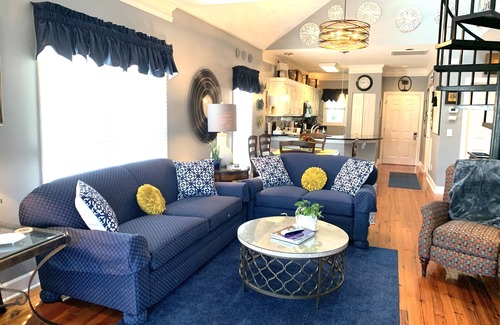 Isle of Palms Condo | 5 ⭐️ 3BR Condo, GOLF CART, Pool Access, Kayaks, Marsh View, Sleeps 8, Beautiful!