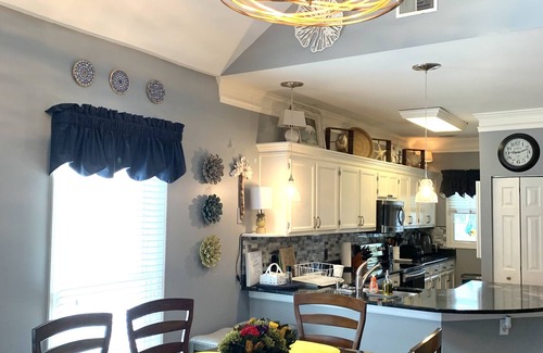 Isle of Palms Condo | 5 ⭐️ 3BR Condo, GOLF CART, Pool Access, Kayaks, Marsh View, Sleeps 8, Beautiful!