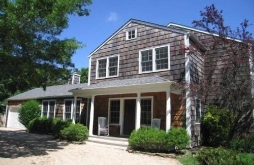 Wainscott Woods House | 5 Bdrm, 4.5 Bath, Heated Pool, Bike to best Beach & 5 min walk to Wainscott Cntr