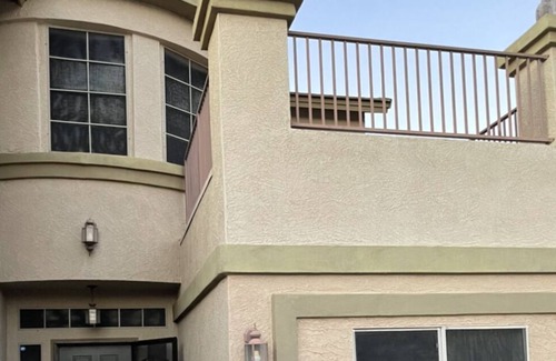 Laveen Village Bed & Breakfast | 5 Bdrm luxury house with a nice pool and so much more.