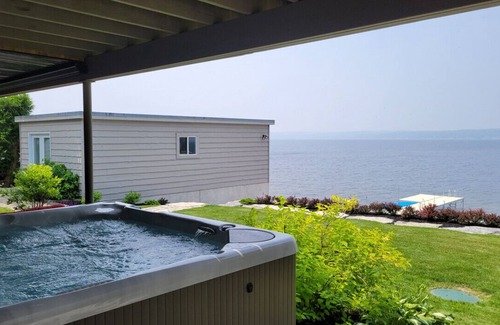 Tay House | 5 bdrm Waterfront W/HotTub