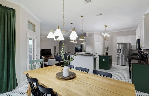 Waxahachie House | 5-Bed/2-Bath Pool & Backyard Retreat