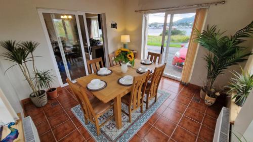Killybegs House | 5 Bed House - Sleeps 13 - Pets - Garden - Parking