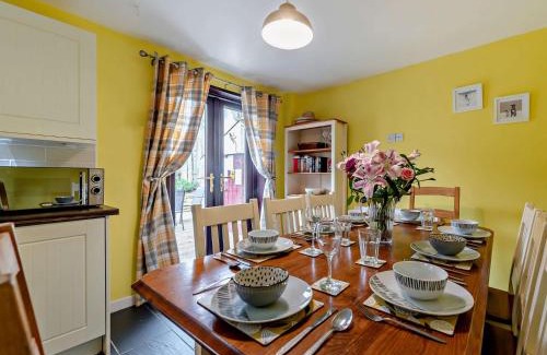 Llanybydder House | 5 bed in Brynteg 75907