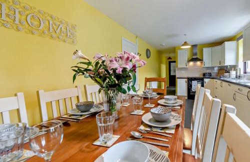 Llanybydder House | 5 bed in Brynteg 75907