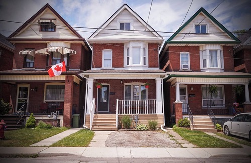 Hamilton House | 5 bed rm modern house near Gage Park, Tim Hortons Field and St Peter's Hospital