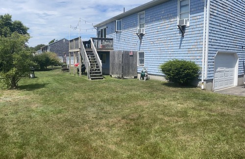 Narragansett House | 5 bedroom, 2 bathroom colonial located just minutes away from Scarborough Beach.