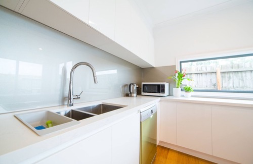 Forest Hill House | 5 Bedroom | 3 Bathroom Holiday Home near Glen Waverley with WIFI and NETFLIX