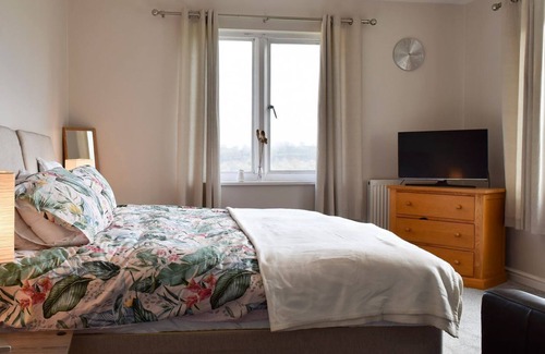 Nailsworth Cottage | 5 bedroom accommodation in France Lynch, near Stroud