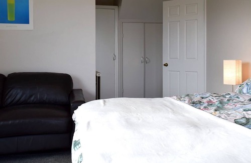 Nailsworth Cottage | 5 bedroom accommodation in France Lynch, near Stroud