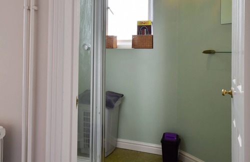 Nailsworth Cottage | 5 bedroom accommodation in France Lynch, near Stroud