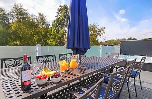 New Forest District Ski Chalet | 5 bedroom accommodation in Milford-on-Sea, Nr Lymington