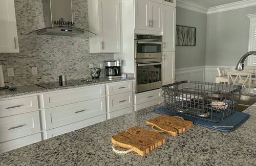 Somerset House | 5-bedroom vacation home with private slip, just 10 minutes from the marina