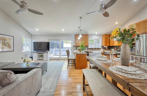 Montgomery Village House | 5 Bedroom wine Country Home, Grill, Hot Tub, Granny unit in Santa Rosa