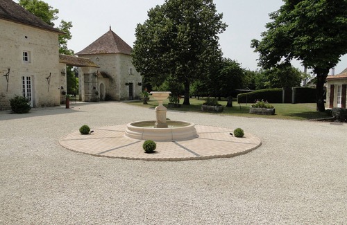 Bouin House | 5 bedroomed gite with pool.