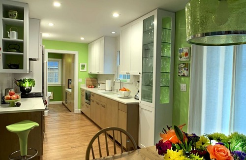 Bridgehampton House | 5 Bedrooms, Heated Pool!