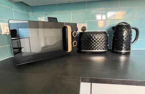 Peterborough Apartment | 5 Beds , Full House , Parking