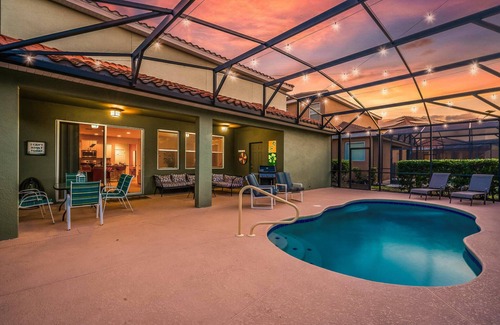 Loughman House | 5 Beds + Heated Pool at Solterra Resort