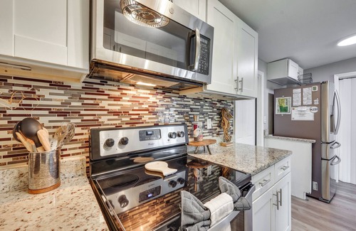 Jacksonville Beach Cottage | 5 Blocks to Jax Beach: Getaway w/ Patio & Yard!