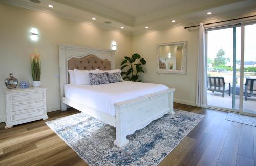 Thousand Oaks House | 5 BR/5 BA Getaway with a View