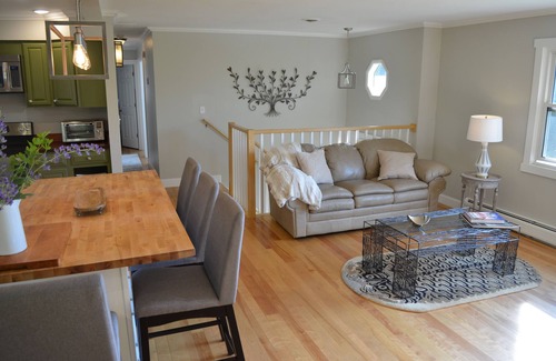 Colchester House | 5 BR Furnished House. Lake views, pool, steps from Malletts Bay, Lake Champlain