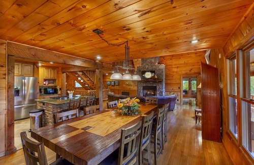 Dial Cabin | 5 King Suite Cabin – Mountain Views, Creek Access & Hot Tub