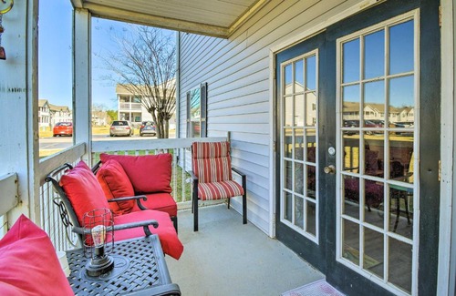 Gulf Shores Apartment | 5 Mi to Beach Gulf Shores Condo with Perks!