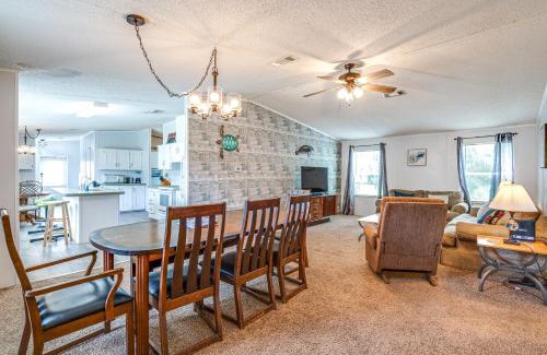 Homosassa House | 5 Mi to Homosassa Springs Park Home with Yard!