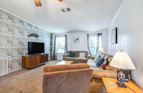 Homosassa House | 5 Mi to Homosassa Springs Park Home with Yard!