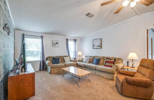 Homosassa House | 5 Mi to Homosassa Springs Park Home with Yard!