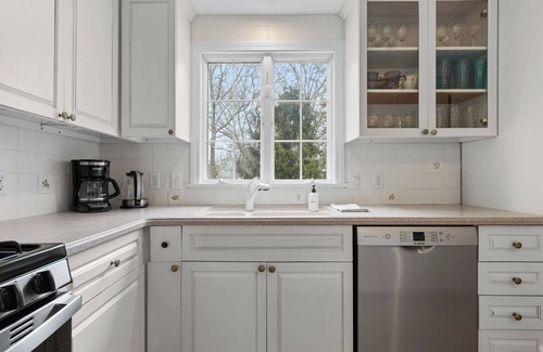 North Chatham House | .5 miles to the Beach. Close to Wequasset. Foosball & Kid Friendly Amenities!